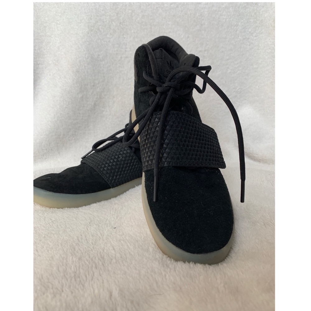 Adidas kids 3 like new worn a couple time